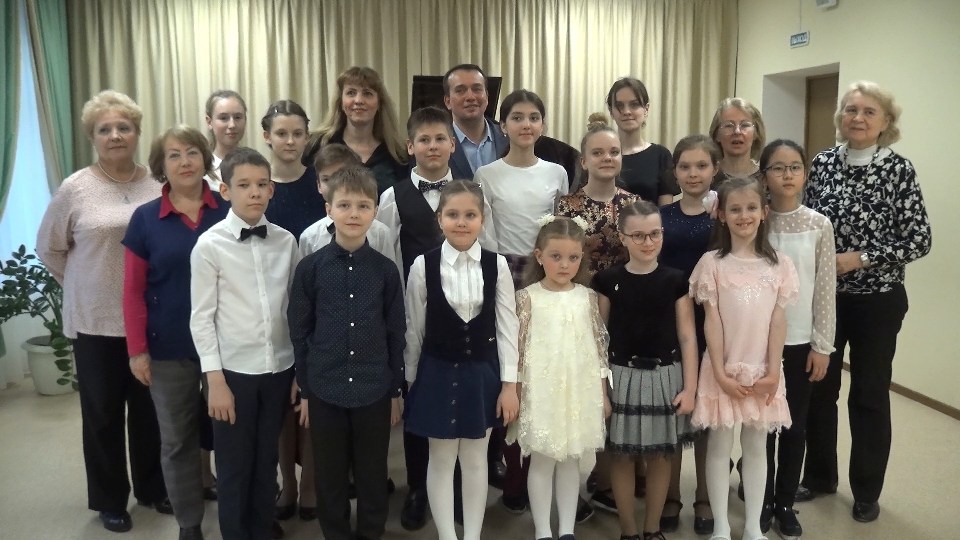 Дети и препод.MTS_snapshot_00.37_[2021.04.29_21.40.12].jpg